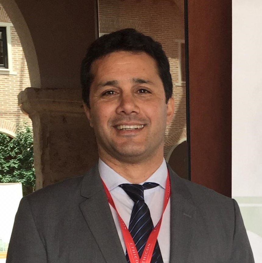 Dr. Emiliano Bravo