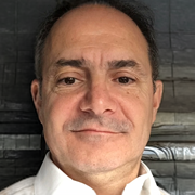 Dr. Hugo Ruiz