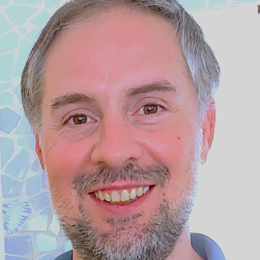 Dr. Maximiliano Smith